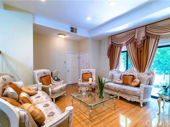 18759 Hatteras Street 25, Tarzana (los Angeles) CA 91356
