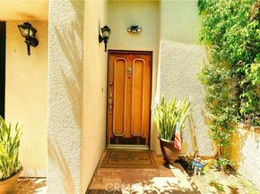 18759 Hatteras Street 25, Tarzana (los Angeles) CA 91356