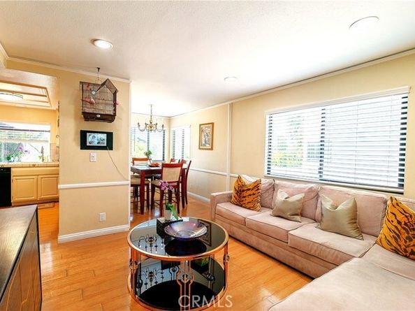 18759 Hatteras Street 25, Tarzana (los Angeles) CA 91356