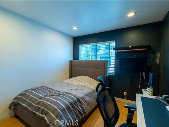 18759 Hatteras Street 25, Tarzana (los Angeles) CA 91356