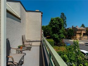18759 Hatteras Street 25, Tarzana (los Angeles) CA 91356