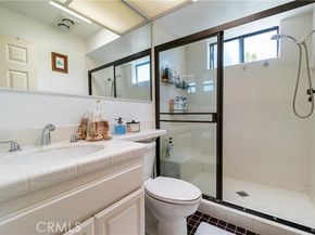 18759 Hatteras Street 25, Tarzana (los Angeles) CA 91356