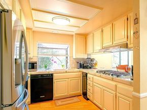18759 Hatteras Street 25, Tarzana (los Angeles) CA 91356