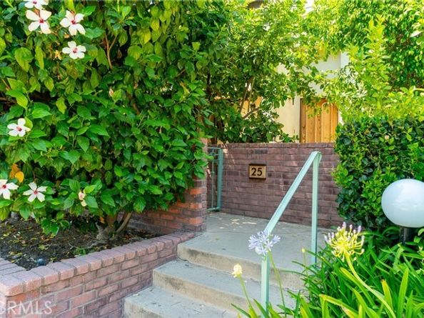 18759 Hatteras Street 25, Tarzana (los Angeles) CA 91356