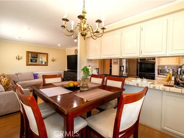 18759 Hatteras Street 25, Tarzana (los Angeles) CA 91356