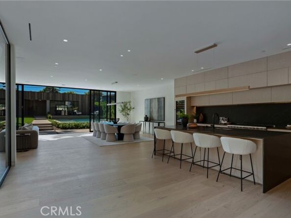 4939 Petit Avenue, Encino (los Angeles) CA 91436