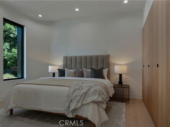 4939 Petit Avenue, Encino (los Angeles) CA 91436