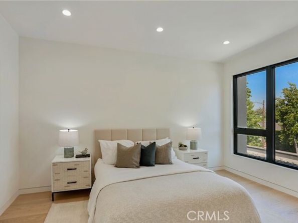 4939 Petit Avenue, Encino (los Angeles) CA 91436