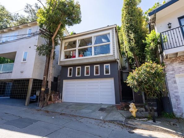 8869 Lookout Mountain Ave, Los Angeles CA 90046