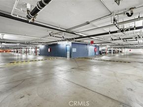 21650 Burbank Blvd. 206, Woodland Hills (los Angeles) CA 91367