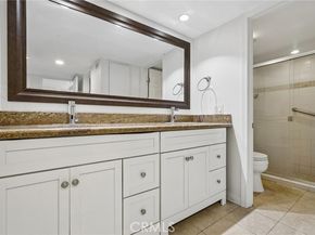 21650 Burbank Blvd. 206, Woodland Hills (los Angeles) CA 91367