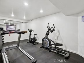 21650 Burbank Blvd. 206, Woodland Hills (los Angeles) CA 91367