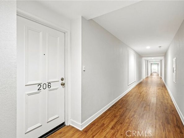 21650 Burbank Blvd. 206, Woodland Hills (los Angeles) CA 91367