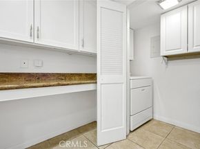 21650 Burbank Blvd. 206, Woodland Hills (los Angeles) CA 91367