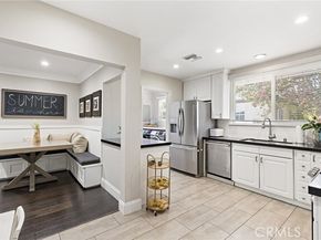 19438 Calvert Street, Tarzana (los Angeles) CA 91335