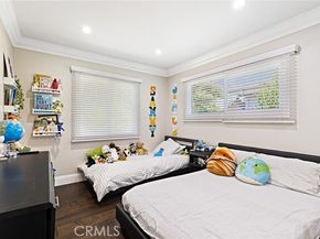 19438 Calvert Street, Tarzana (los Angeles) CA 91335