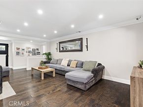 19438 Calvert Street, Tarzana (los Angeles) CA 91335