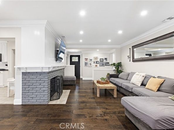 19438 Calvert Street, Tarzana (los Angeles) CA 91335