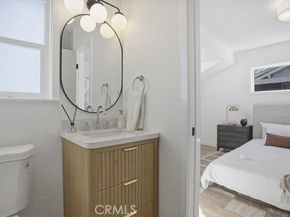 21045 Blythe Street, Canoga Park (los Angeles) CA 91304