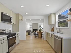 21045 Blythe Street, Canoga Park (los Angeles) CA 91304