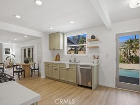 21045 Blythe Street, Canoga Park (los Angeles) CA 91304