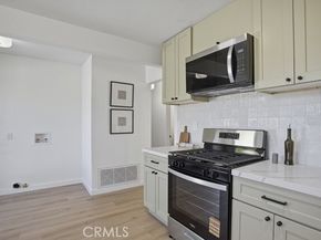 21045 Blythe Street, Canoga Park (los Angeles) CA 91304