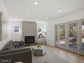 21045 Blythe Street, Canoga Park (los Angeles) CA 91304