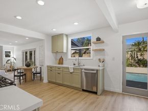 21045 Blythe Street, Canoga Park (los Angeles) CA 91304