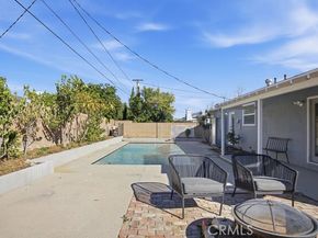 21045 Blythe Street, Canoga Park (los Angeles) CA 91304