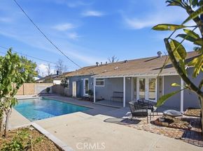 21045 Blythe Street, Canoga Park (los Angeles) CA 91304