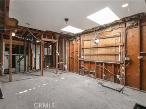 19448 Kittridge, Reseda (los Angeles) CA 91335