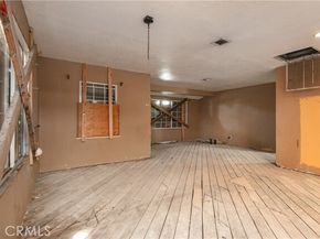 19448 Kittridge, Reseda (los Angeles) CA 91335