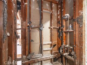 19448 Kittridge, Reseda (los Angeles) CA 91335