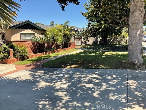 268 E 18th Street, Costa Mesa CA 92627