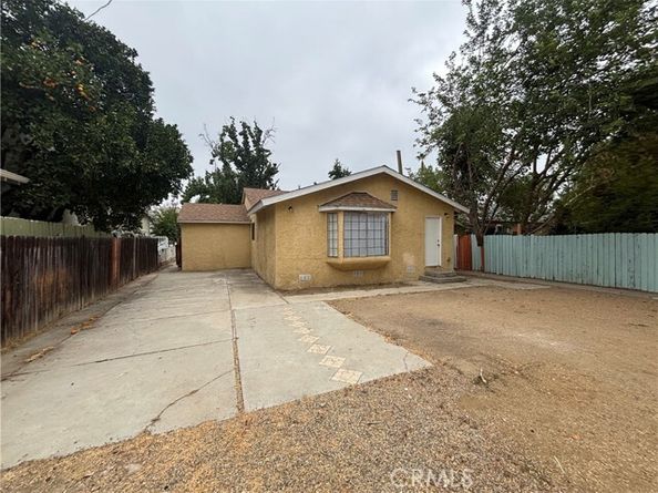 7447 Loma Verde Avenue, Canoga Park (los Angeles) CA 91303