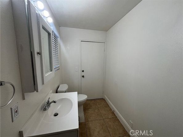 7447 Loma Verde Avenue, Canoga Park (los Angeles) CA 91303