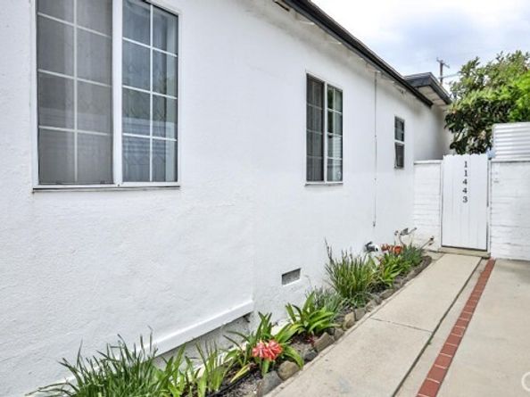 11445 Saticoy Street, North Hollywood (los Angeles) CA 91605
