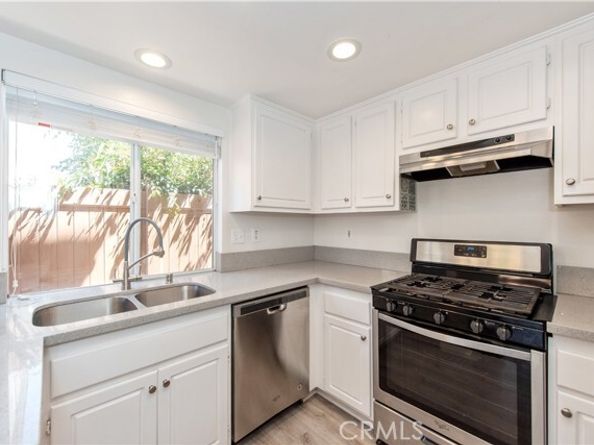 18 Rue Brittany, Lake Forest (el Toro) CA 92610