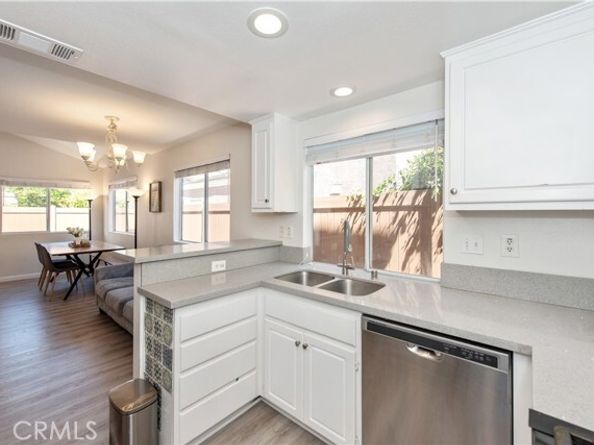 18 Rue Brittany, Lake Forest (el Toro) CA 92610