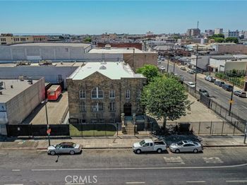 606 E 6th Street