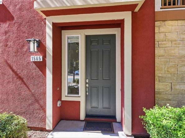 1565 McCandless Dr, Milpitas CA 95035