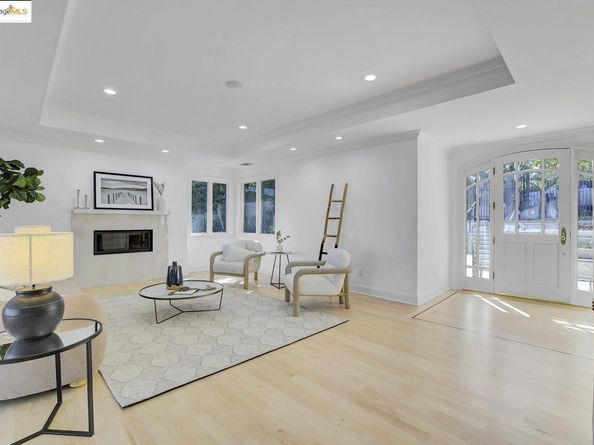 15 Los Dedos Road, Orinda CA 94563