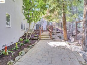 15 Los Dedos Road, Orinda CA 94563