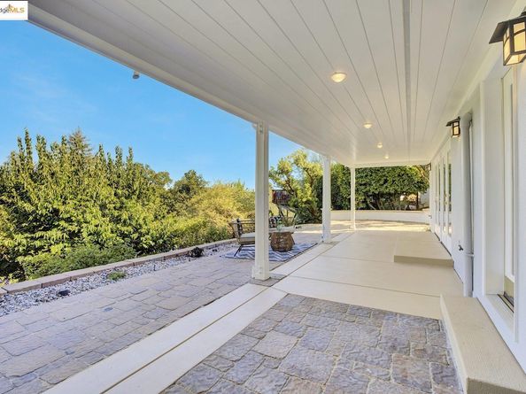 15 Los Dedos Road, Orinda CA 94563