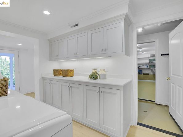 15 Los Dedos Road, Orinda CA 94563