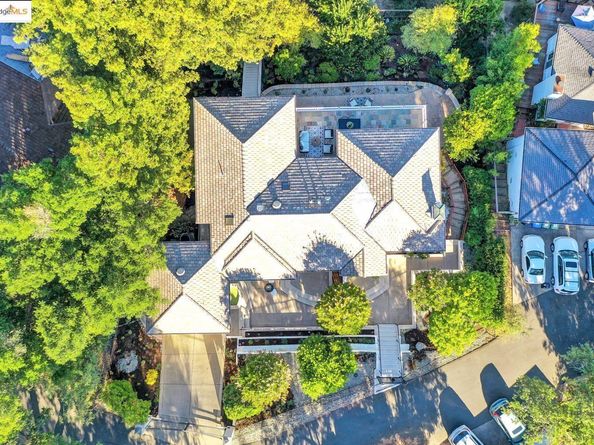 15 Los Dedos Road, Orinda CA 94563