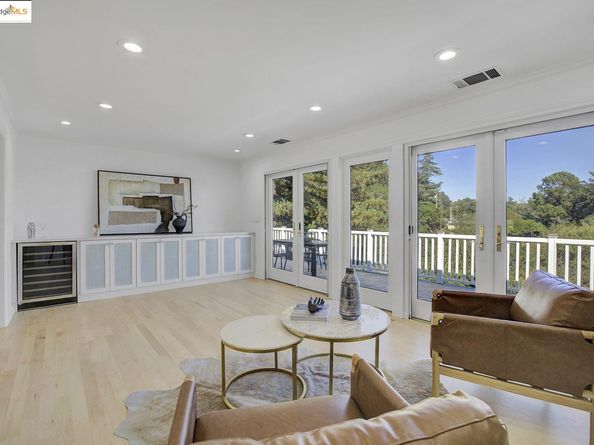 15 Los Dedos Road, Orinda CA 94563