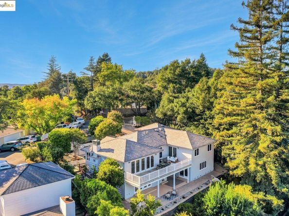 15 Los Dedos Road, Orinda CA 94563