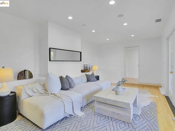15 Los Dedos Road, Orinda CA 94563