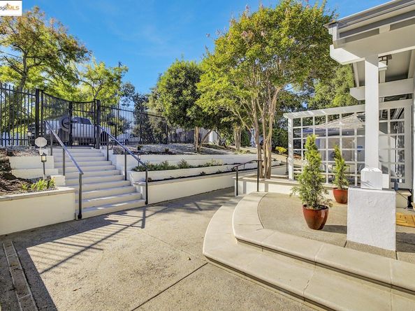 15 Los Dedos Road, Orinda CA 94563